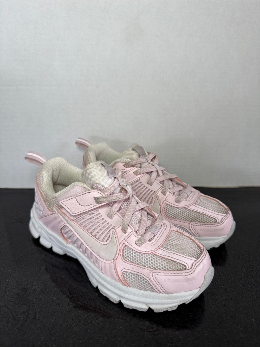 Nike Kids Vomero 5 Sneakers Size 1Y Pink White Hook & Loop Strap